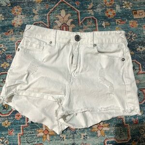 White bcbg shorts size 25